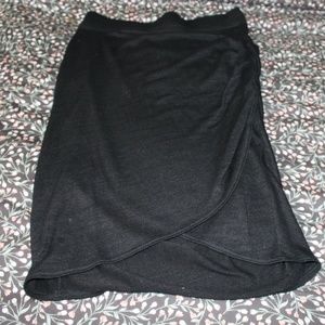 Aritzia Wilfred Free Stretchy Mid Length Black Skirt Size Medium
